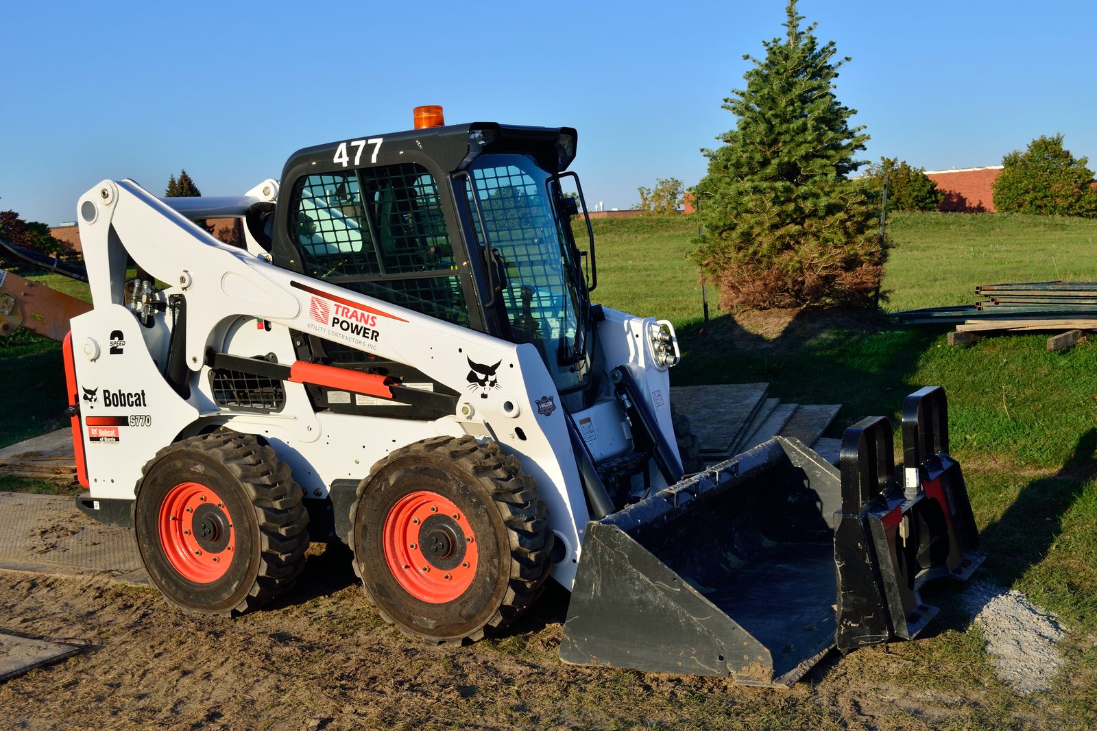 Heavy hydraulic equipment working in the field — mobile hydraulic repair across Fresno County